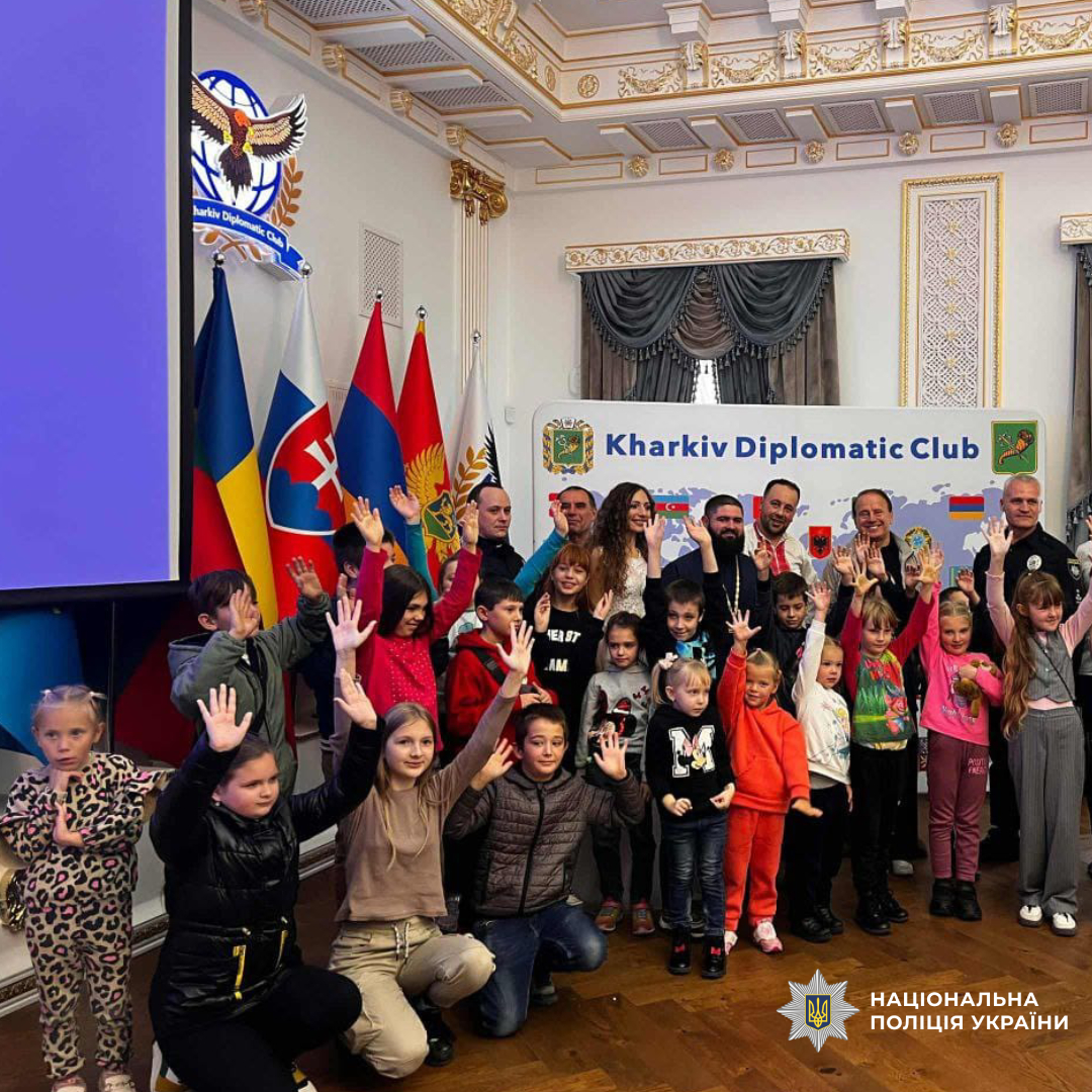 поліція Харківщини разом із громадою на святі єдності та стійкості