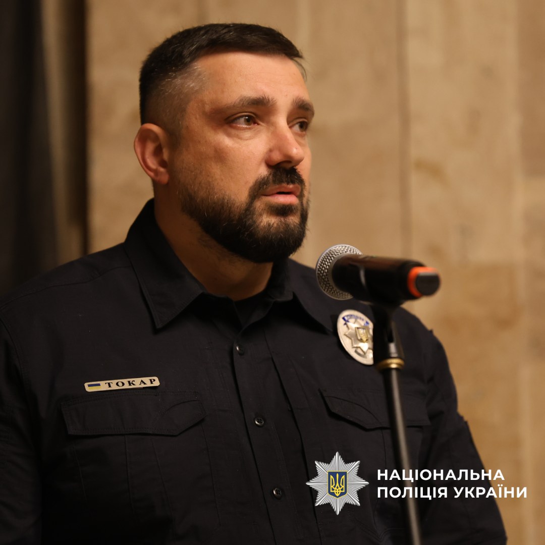Петро Токар прощається з загиблим та приносить співчуття родині загиблого
