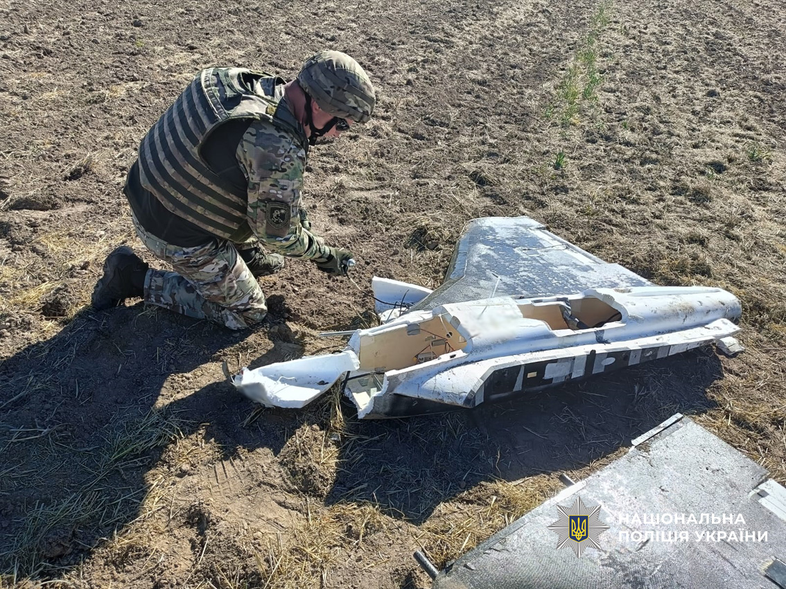 Вибухотехніки поліції Чернігівщини знешкодили бойові частини ворожих ударних безпілотників
