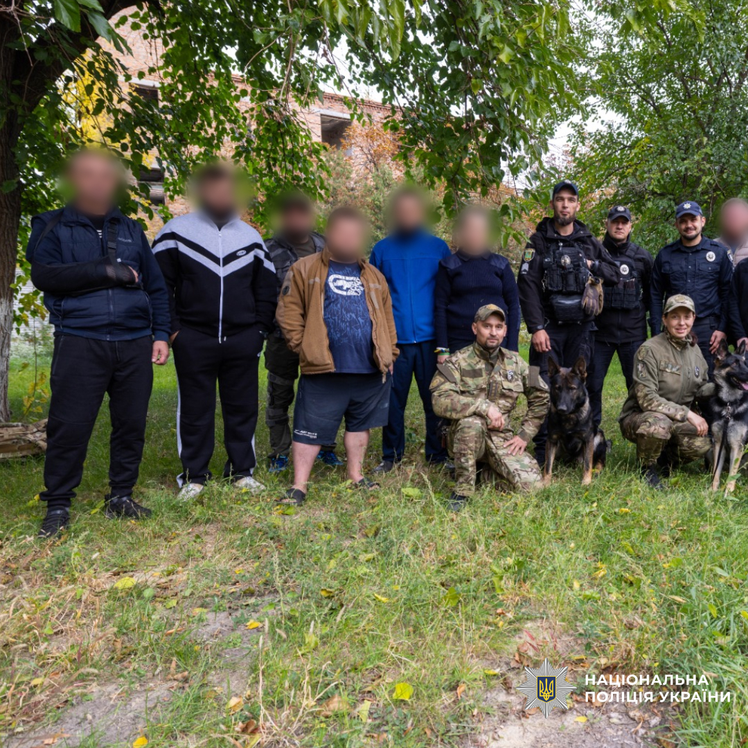Психологи та кінологи поліції Харківщини провели сеанс каністерапії для поранених