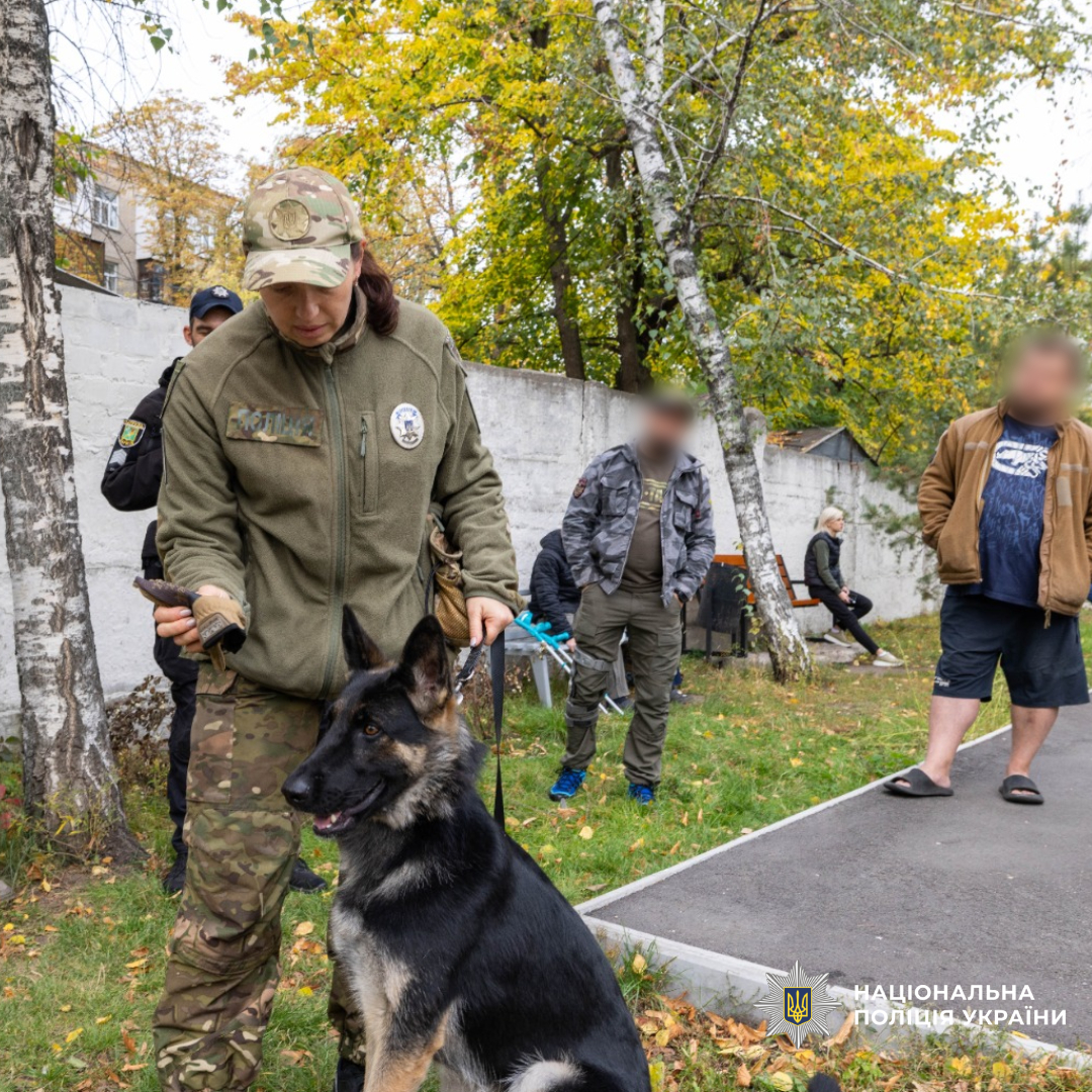 Психологи та кінологи поліції Харківщини провели сеанс каністерапії для поранених