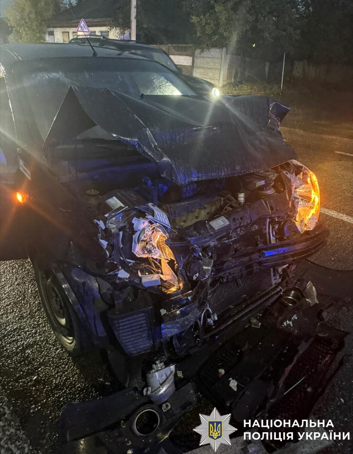 На фото зображено автомобіль, який є учасником ДТП, про що вказано у статті.