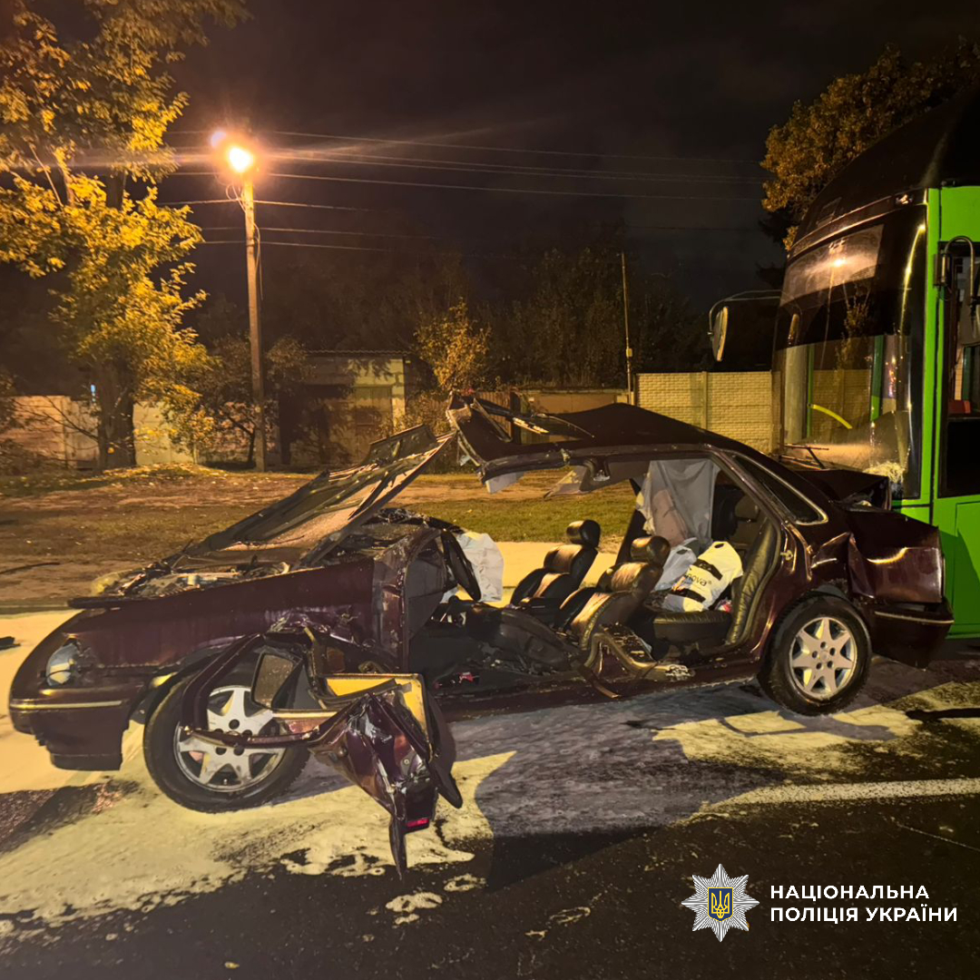Поліція з’ясовує обставини аварії з трьома постраждалими у Харкові