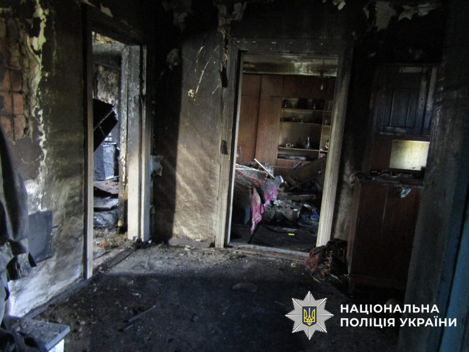 На фото зображено місце події, де відбулась пожежа, про яку вказанов в статті.