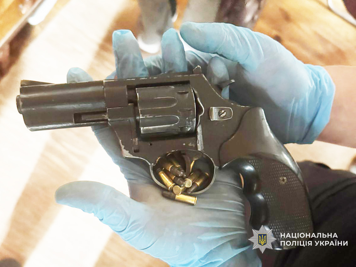 Поліція Чернігівщини спільно з СБУ затримала групу наркодилерів та ліквідувала лабораторію з виробництва психотропів промислових масштабів
