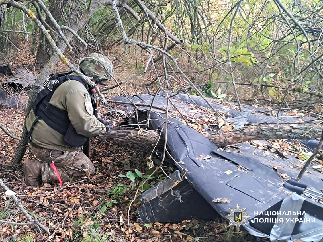 Вберегли людей від смертельної небезпеки: вибухотехніки поліції Чернігівщини знешкодили бойові частини ворожих ударних безпілотників