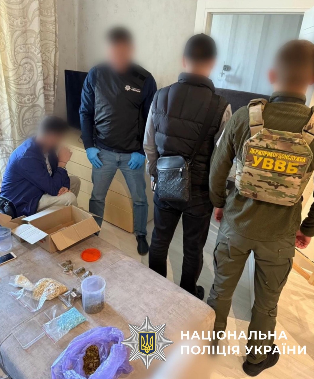 Правоохоронці під час санкціонованих обшуків