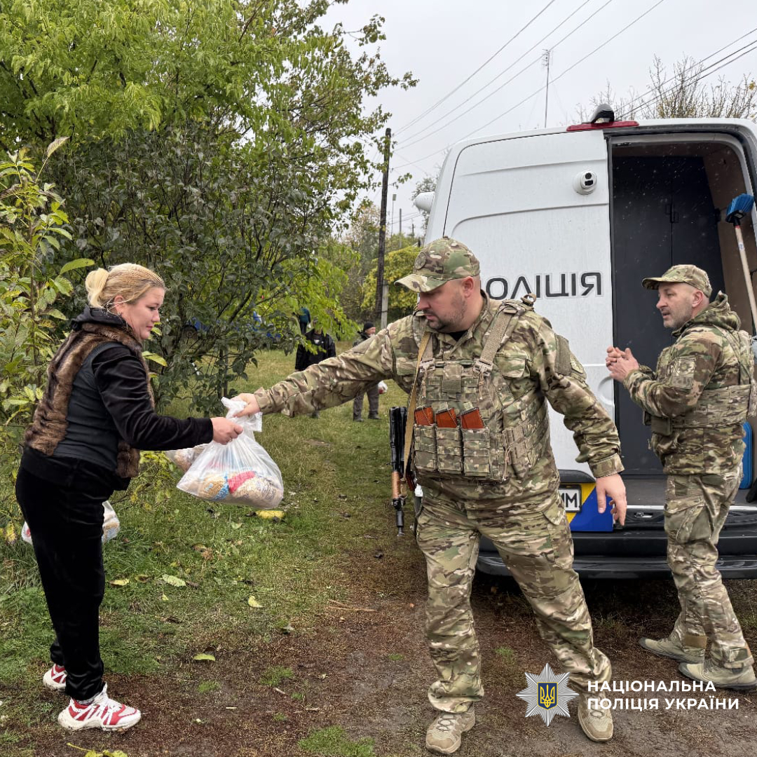 Спецпідрозділ поліції «Білий Янгол» продовжує допомагати мешканцям прифронтових територій на Харківщині