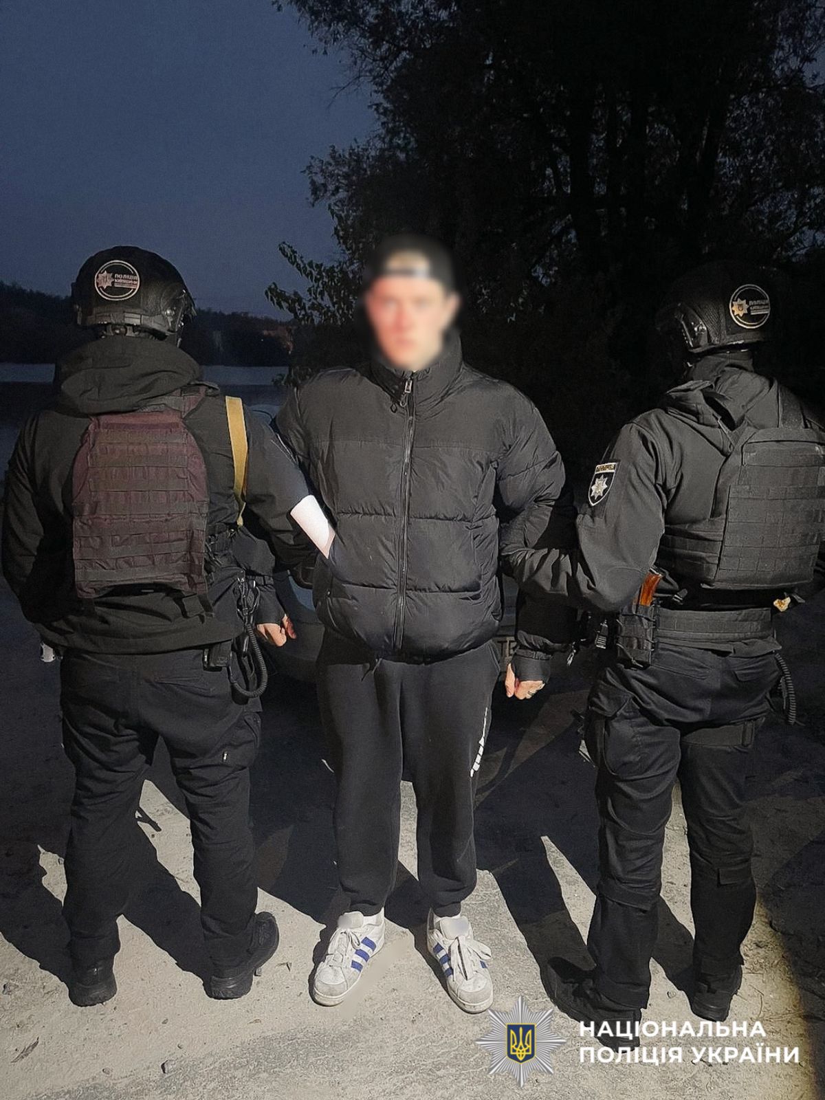 На фотографії зображено зловмисника.