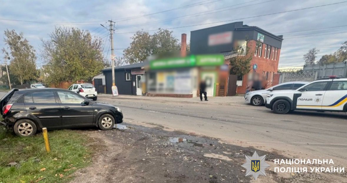 На фото зображено автомобіль, який є учасником ДТП