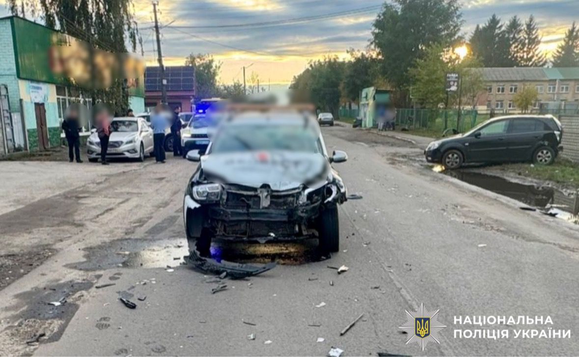 На фото зображено автомобіль, який є учасником ДТП