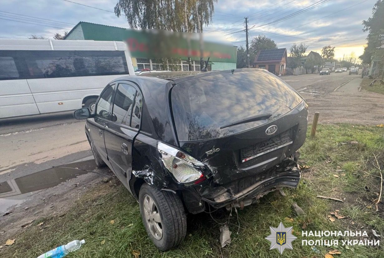 На фото зображено автомобіль, який є учасником ДТП