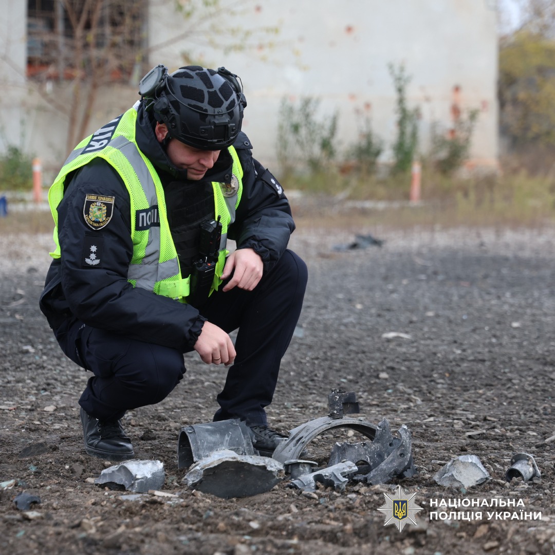 поліція працює на місцях ворожих ударів