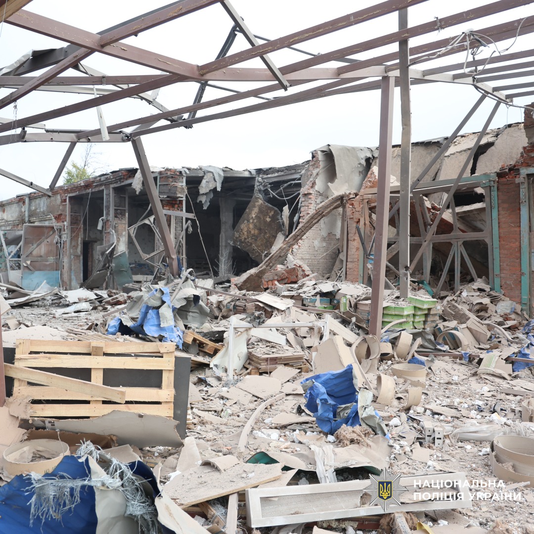 поліція працює на місцях ворожих ударів