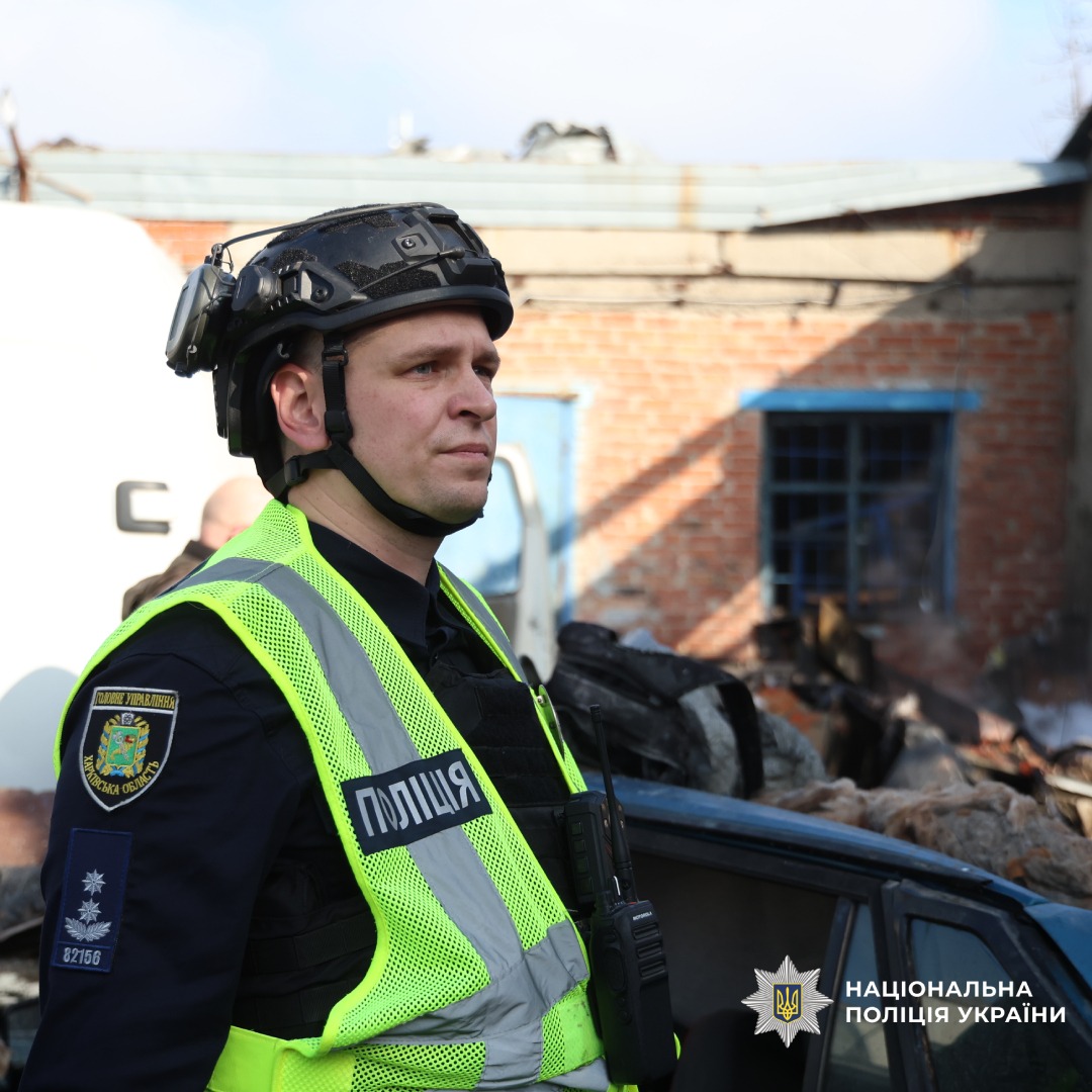 поліція працює на місцях ворожих ударів