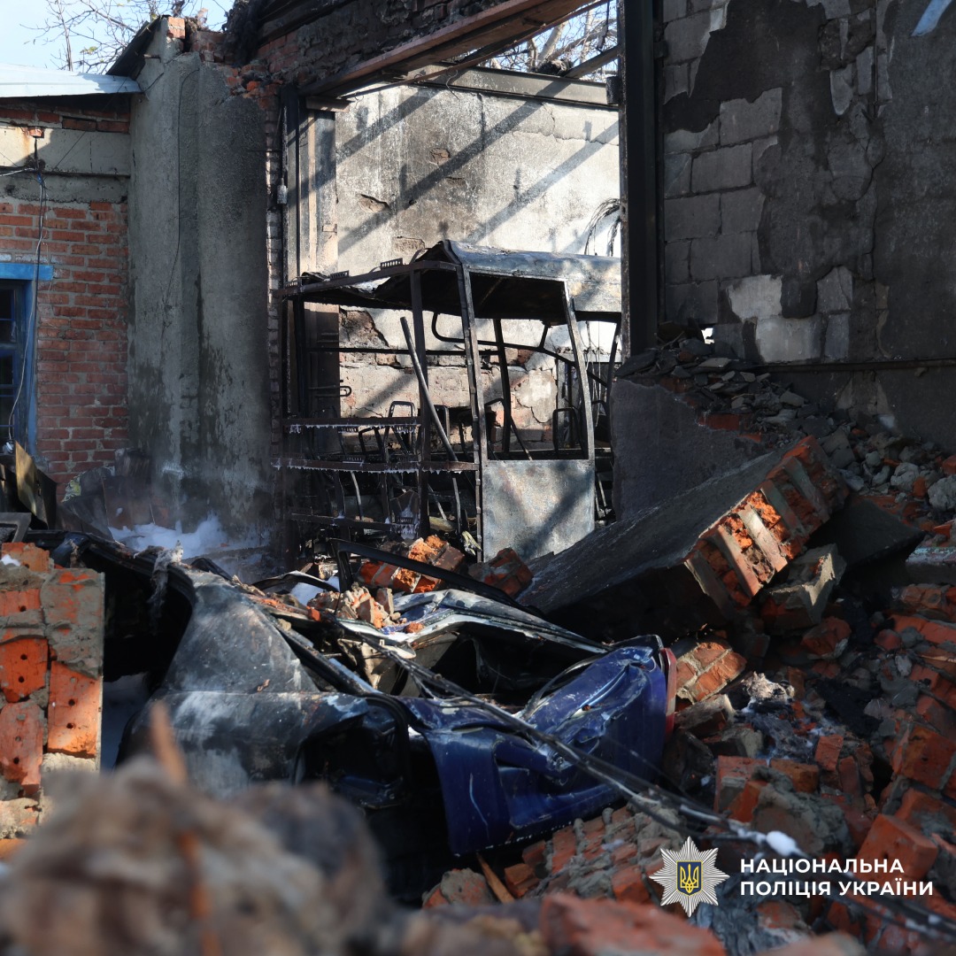 поліція працює на місцях ворожих ударів