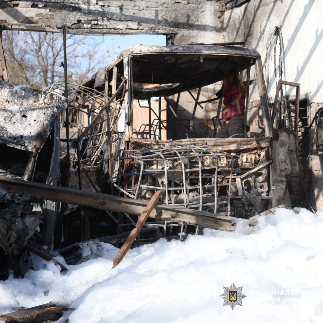 поліція працює на місцях ворожих ударів
