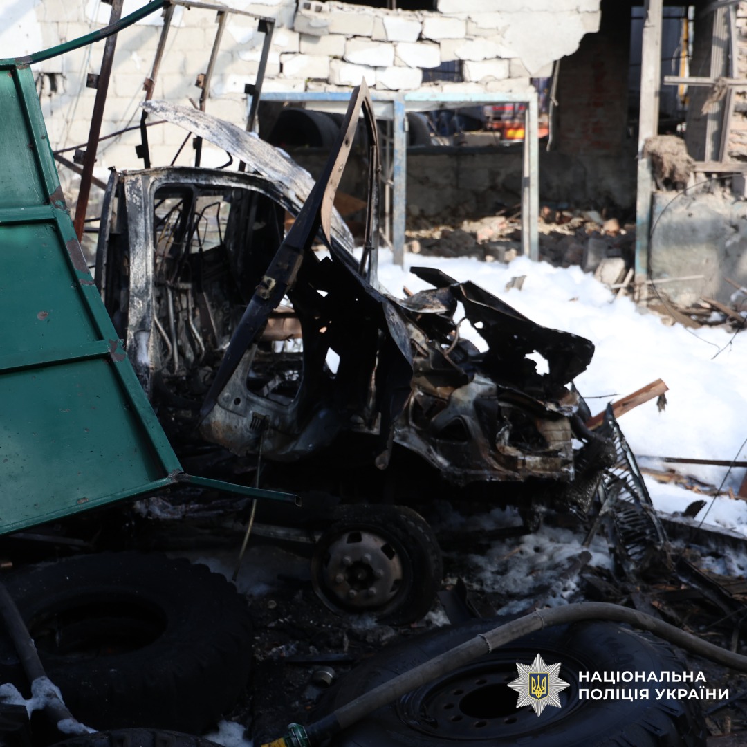 поліція працює на місцях ворожих ударів