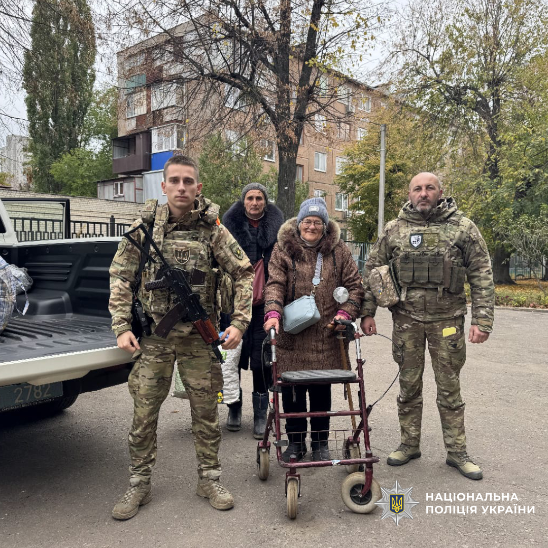 Поліцейські спецпідрозділу «Білий Янгол» здійснили евакуацію дев’ятьох жителів з прифронтового району