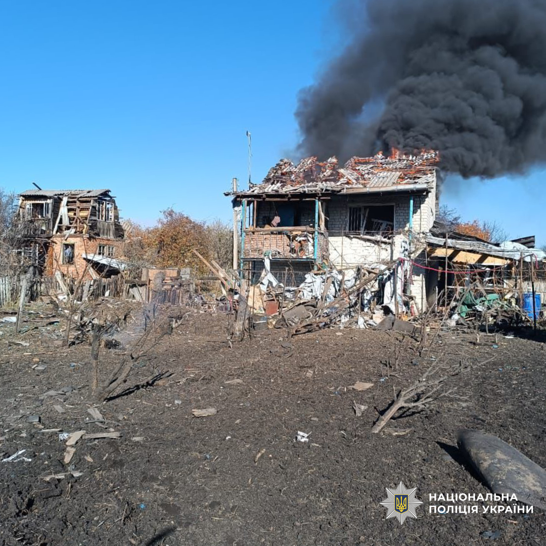 Пошкоджені будівлі в наслідок обстрілу