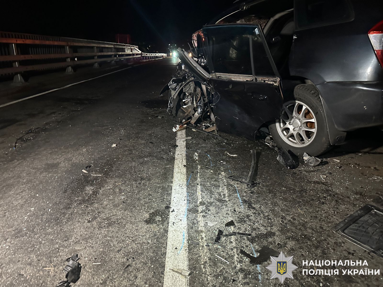 На фото зображений пошкоджений автомобіль.