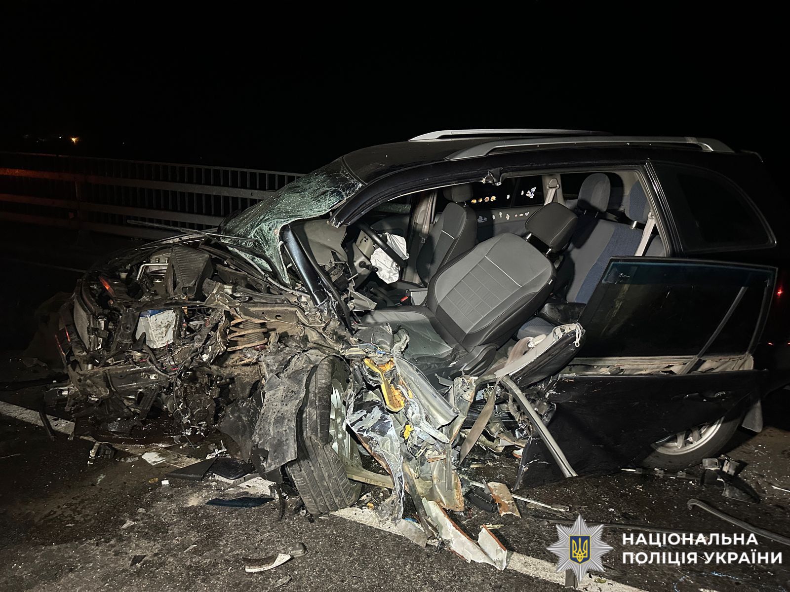 На фото зображений пошкоджений автомобіль.