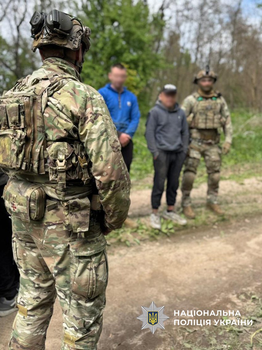 Поліція Чернігівщини повідомила про підозру групі «чорних лісорубів» за масштабні порубки деревини на сотні тисяч гривень