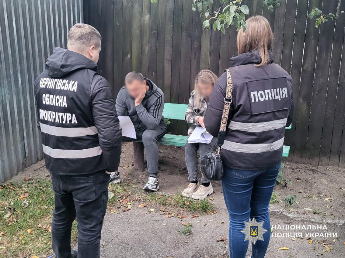 Поліція Чернігівщини повідомила про підозру групі «чорних лісорубів» за масштабні порубки деревини на сотні тисяч гривень