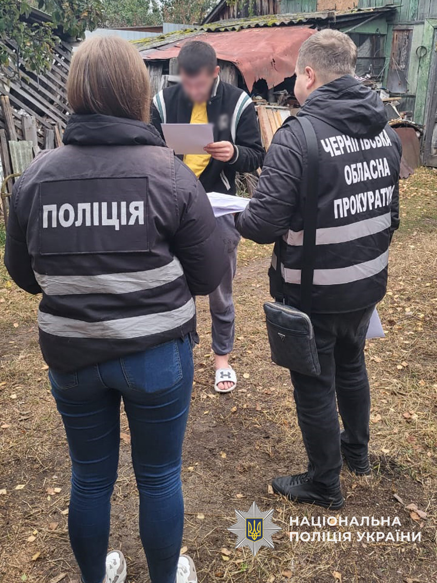 Поліція Чернігівщини повідомила про підозру групі «чорних лісорубів» за масштабні порубки деревини на сотні тисяч гривень