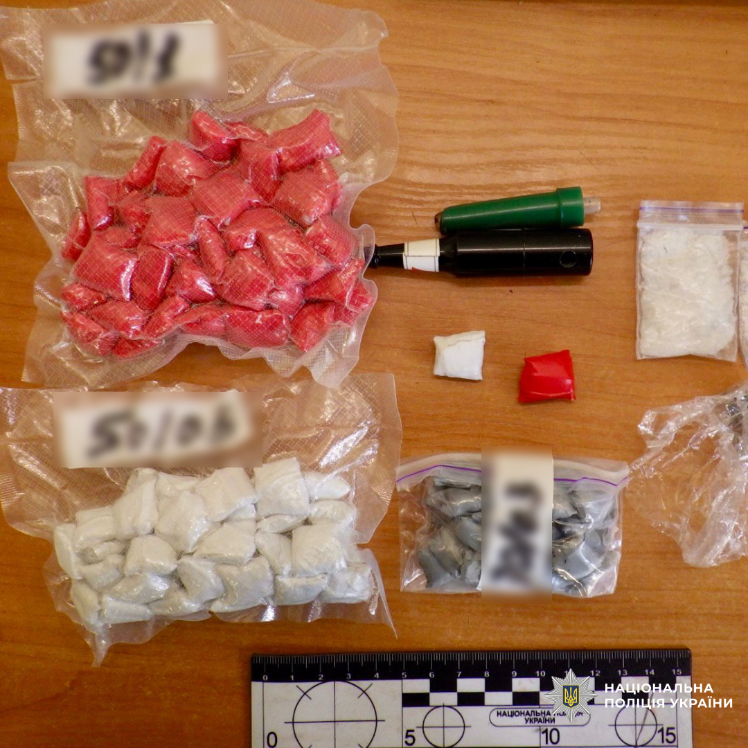 поліцейські викрили двох жінок, причетних до незаконного обігу психотропних речовин