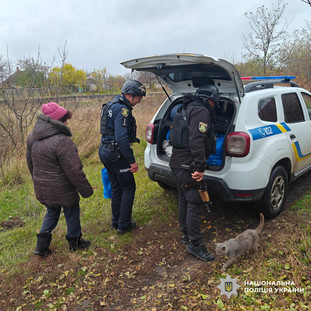 Після авіаудару по селищу Білий Колодязь поліцейські евакуювали жінку