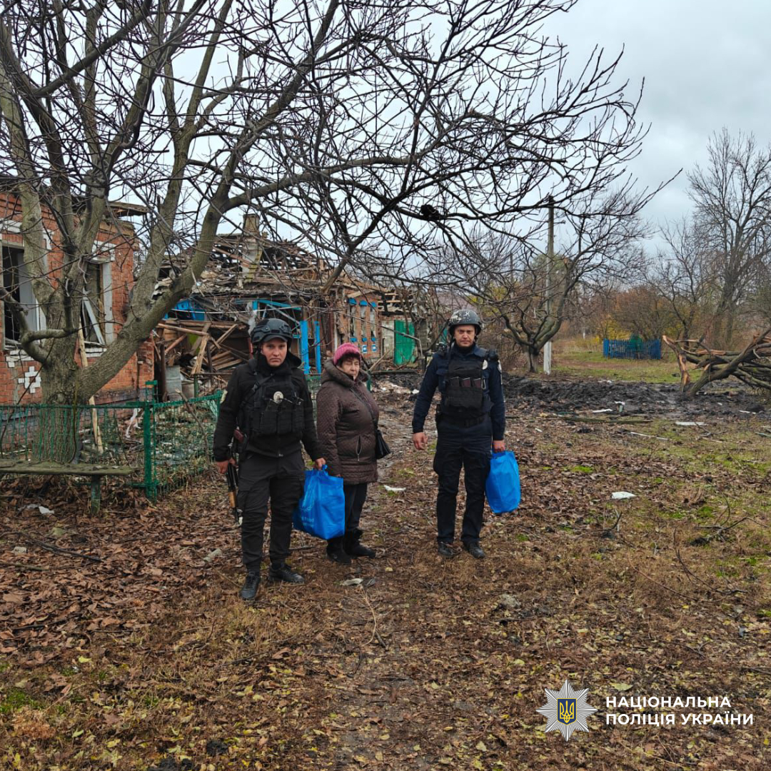 Після авіаудару по селищу Білий Колодязь поліцейські евакуювали жінку