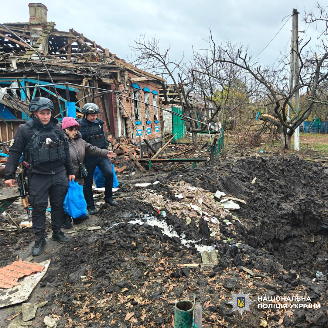 Після авіаудару по селищу Білий Колодязь поліцейські евакуювали жінку