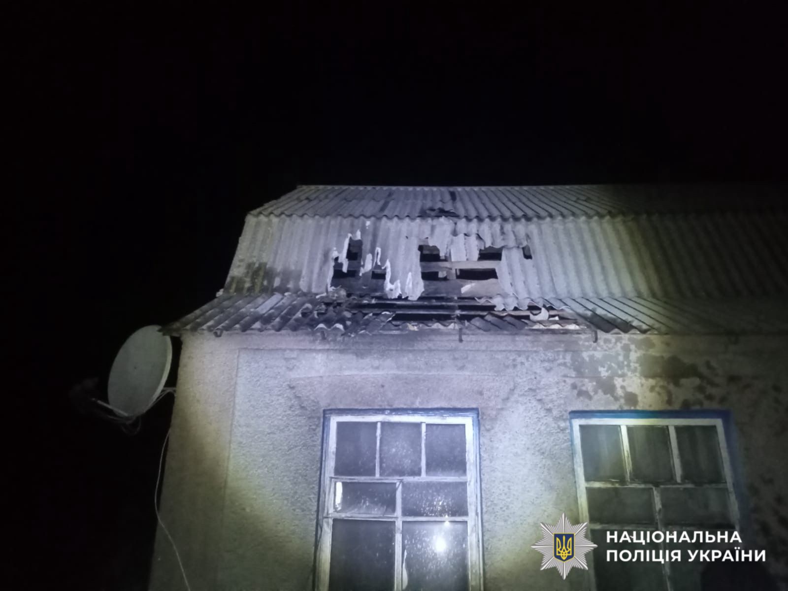 На фотографії зображено наслідки ворожої атаки по території Київської області.