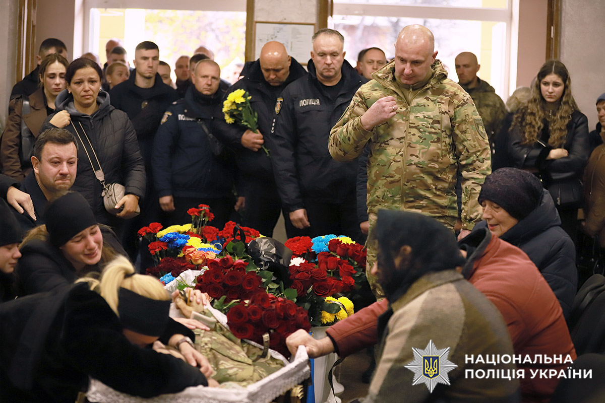 Поліцейські прощаються з загиблим Героєм