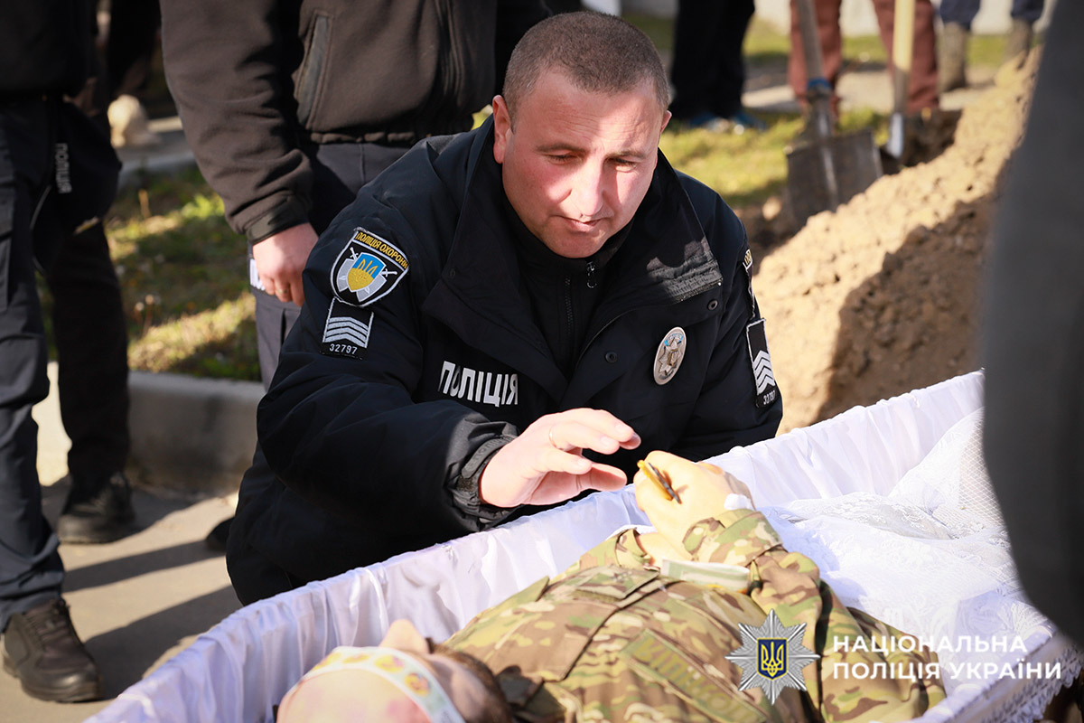 Поліцейські прощаються з загиблим Героєм