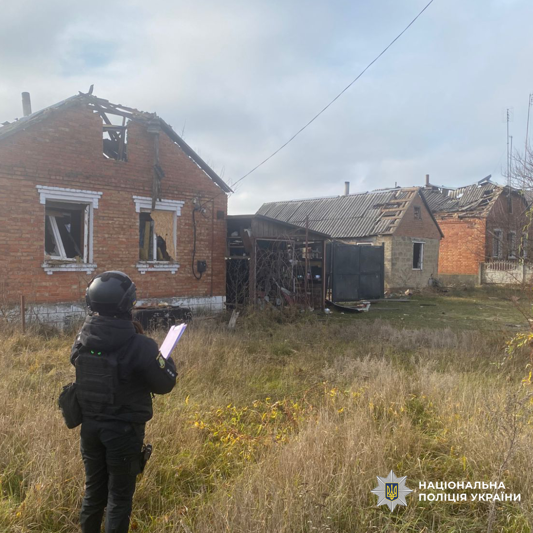 Загинуло двоє мирних мешканців: поліція збирає докази та фіксує воєнні злочини росіян на Харківщині