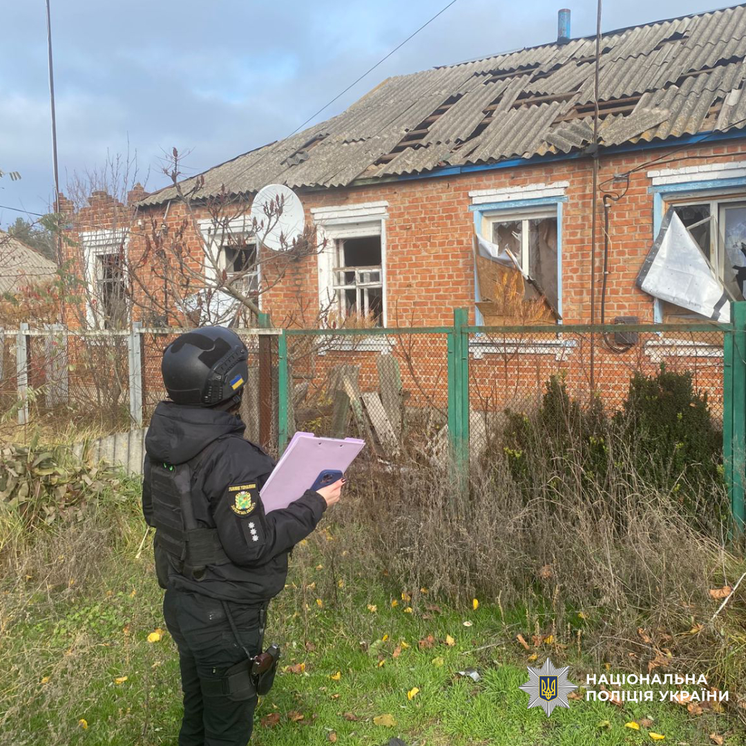 Загинуло двоє мирних мешканців: поліція збирає докази та фіксує воєнні злочини росіян на Харківщині