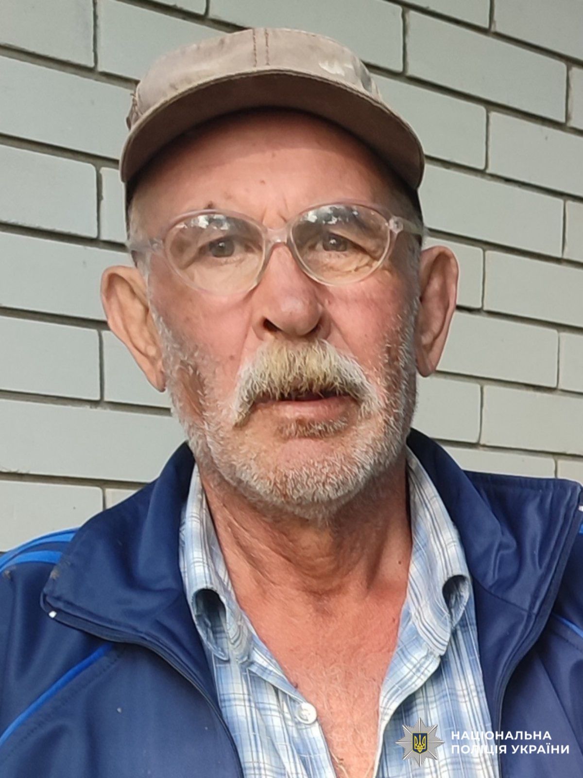 На фотографії хображений зниклий чоловік, якого розшукує поліція.