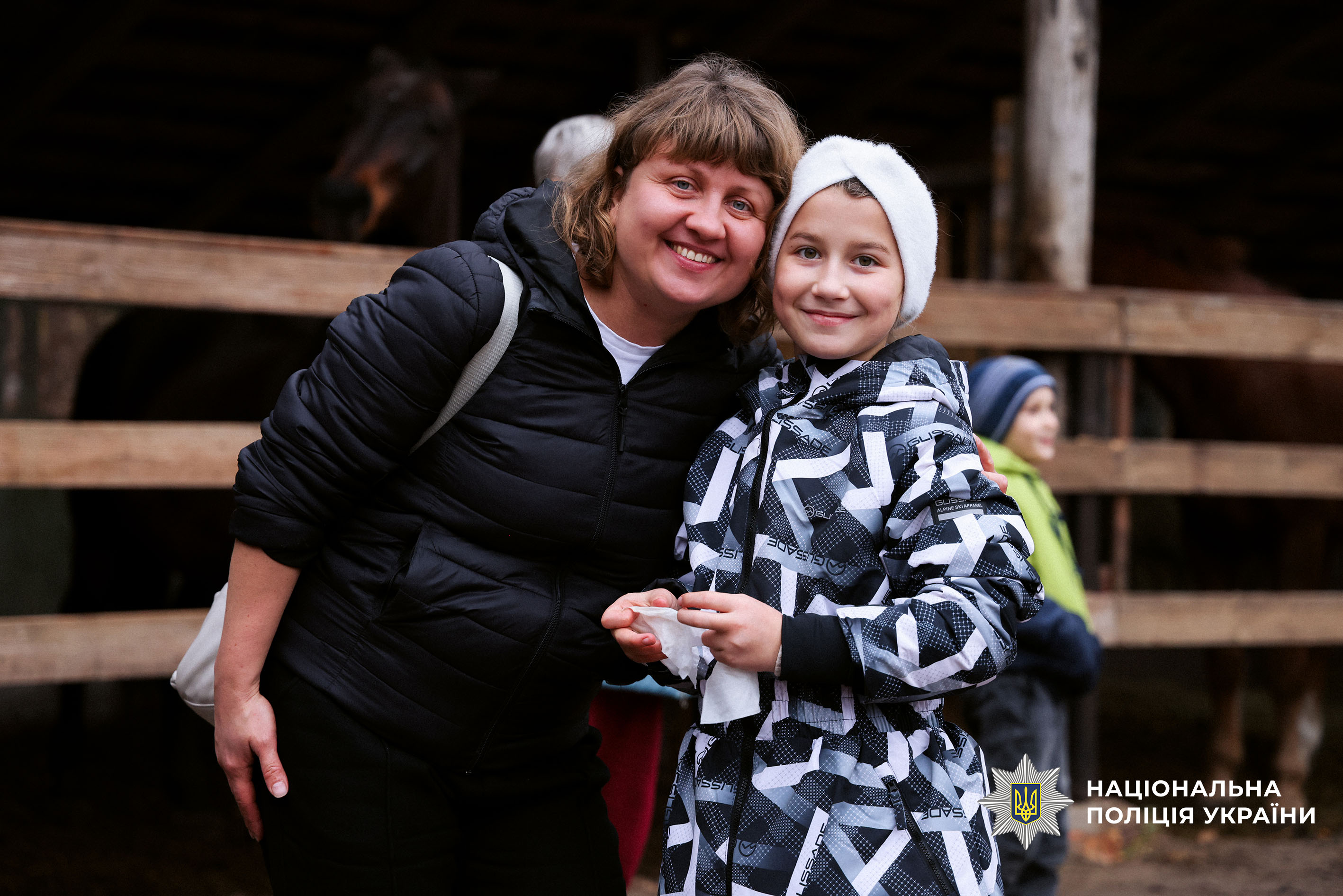Поліцейські Чернігівщини організували для родин загиблих побратимів реабілітаційний захід у кінно-спортивному клубі