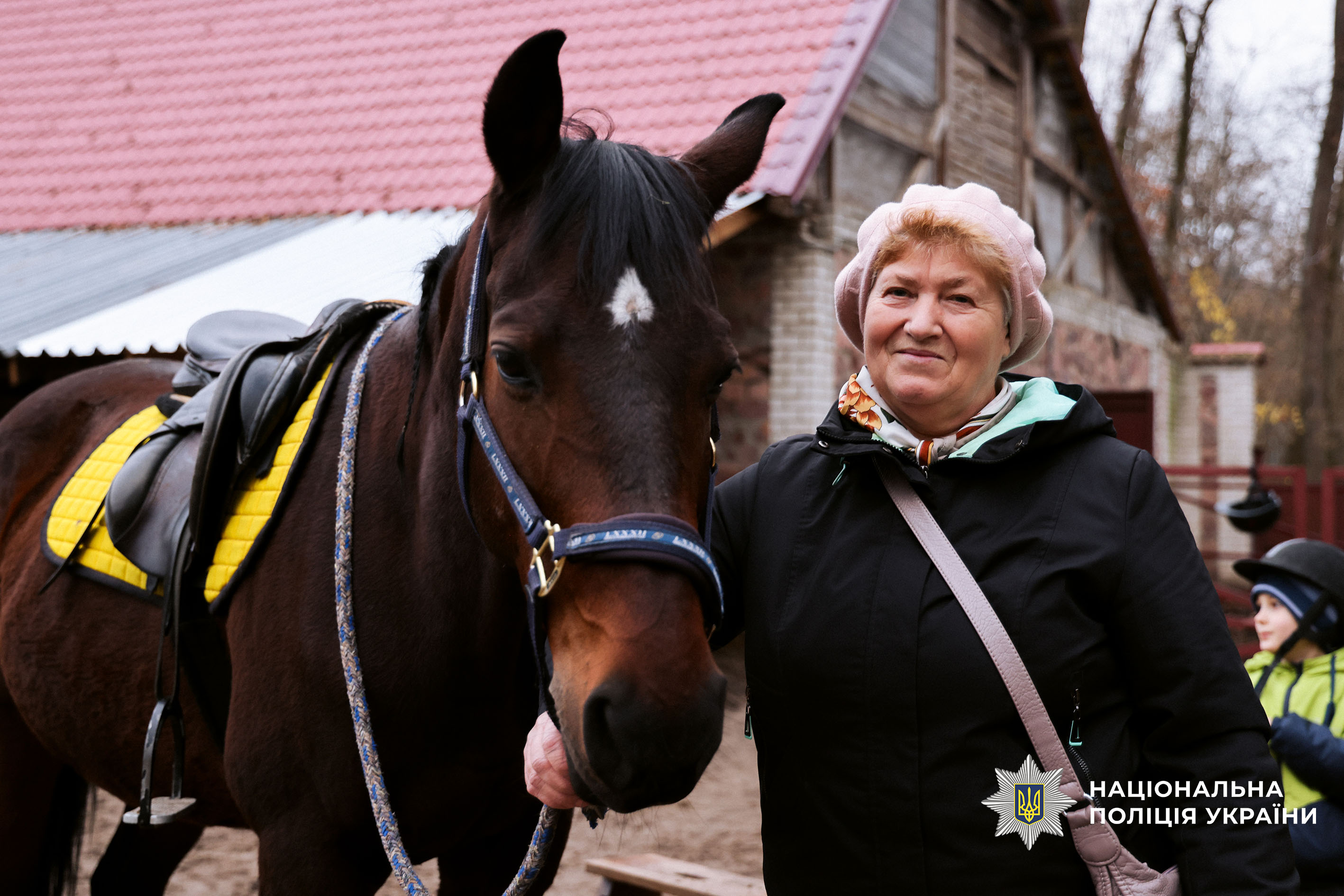 Поліцейські Чернігівщини організували для родин загиблих побратимів реабілітаційний захід у кінно-спортивному клубі