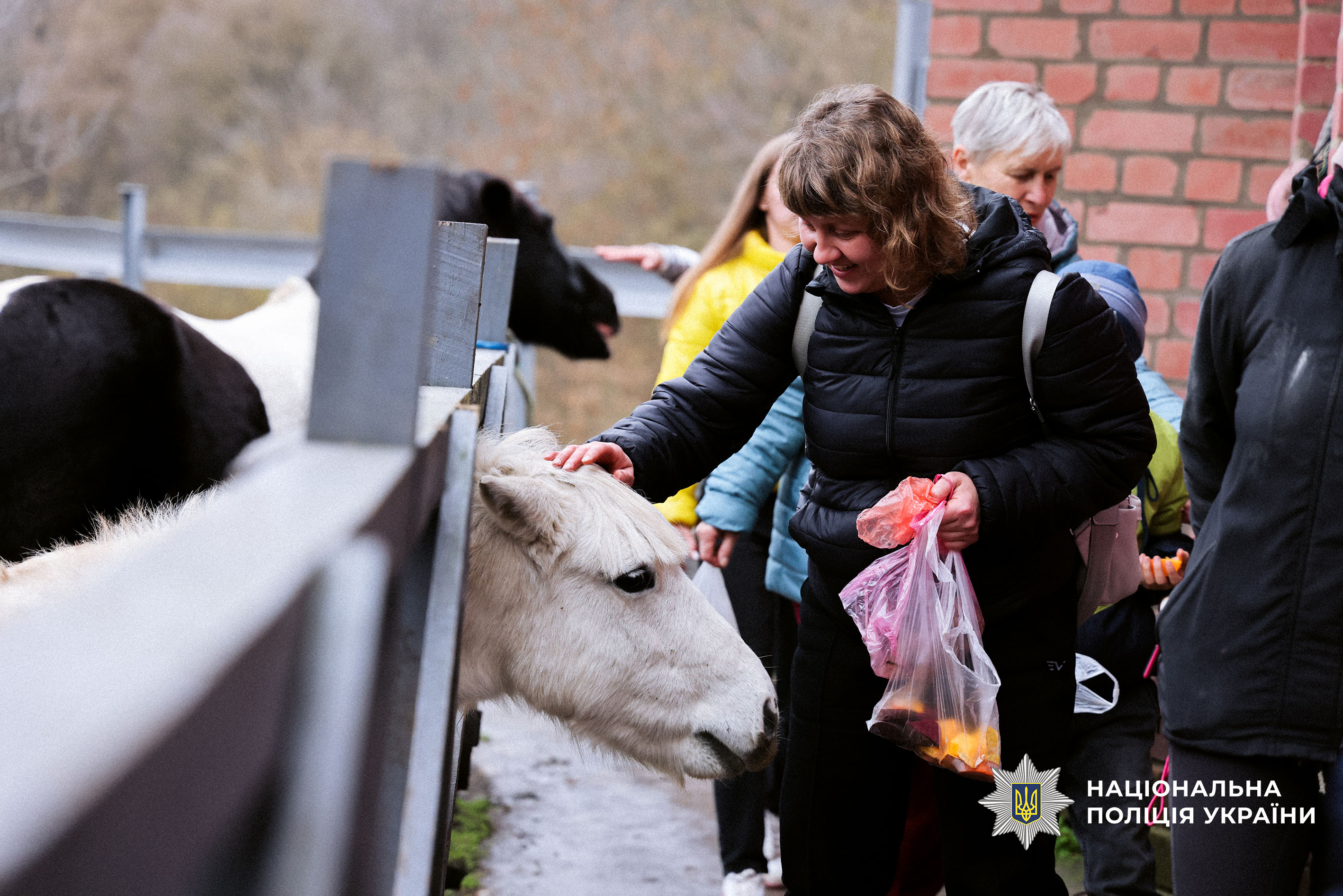 Поліцейські Чернігівщини організували для родин загиблих побратимів реабілітаційний захід у кінно-спортивному клубі