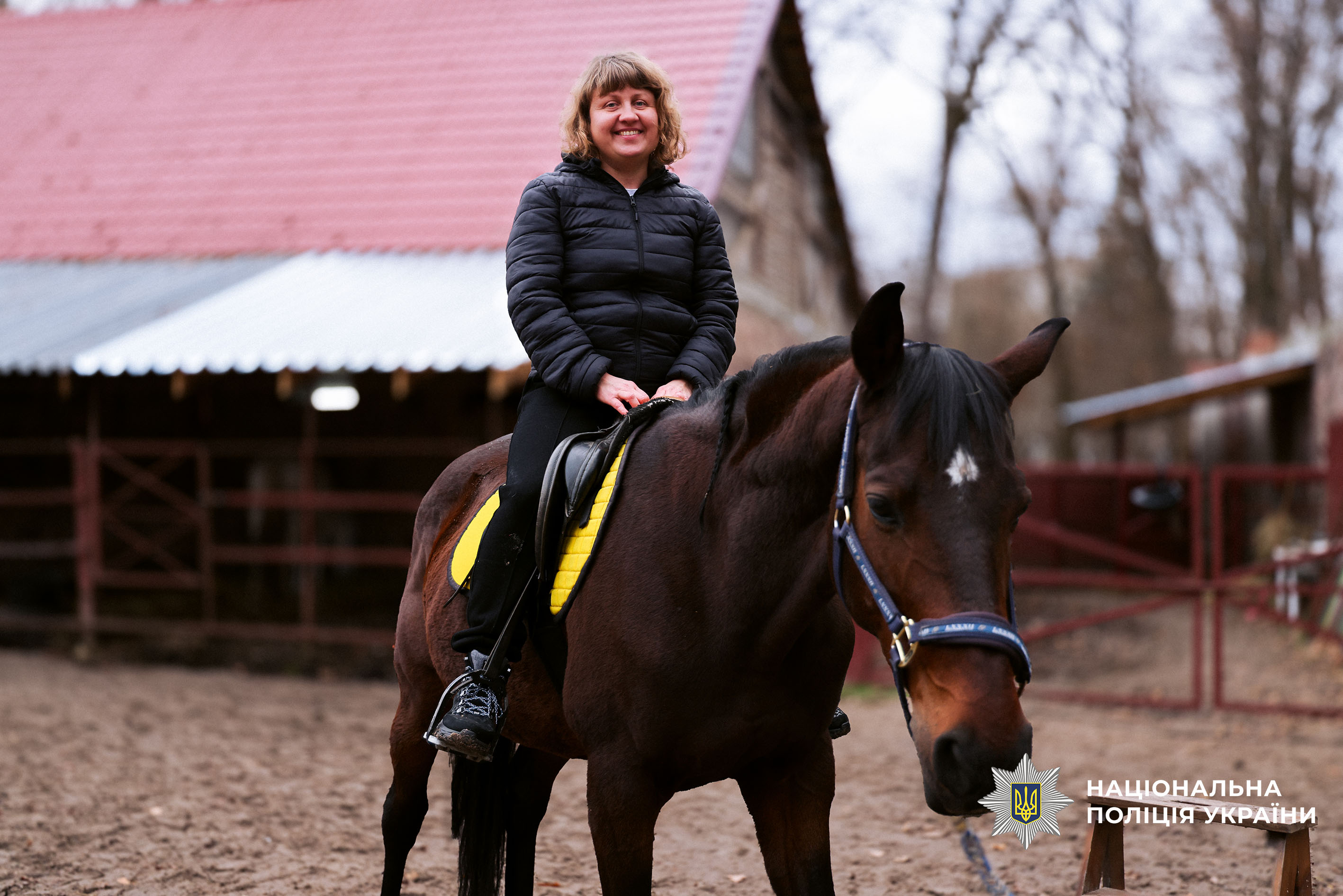 Поліцейські Чернігівщини організували для родин загиблих побратимів реабілітаційний захід у кінно-спортивному клубі