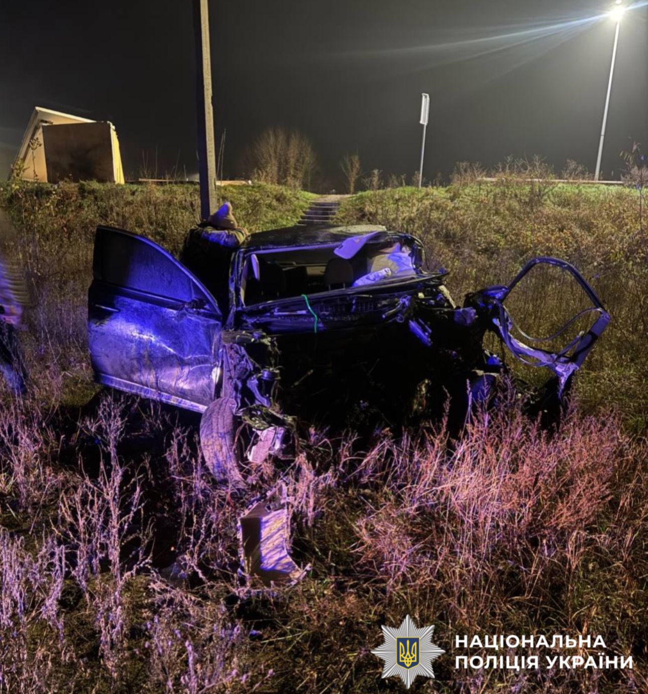 На фотографії зображено автомобіль, який є учасником ДТП.