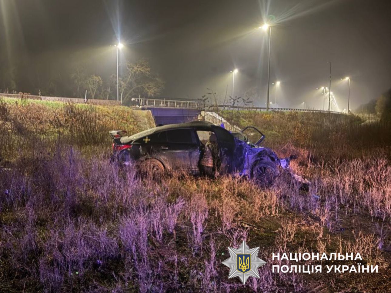 На фотографії зображено автомобіль, який є учасником ДТП.