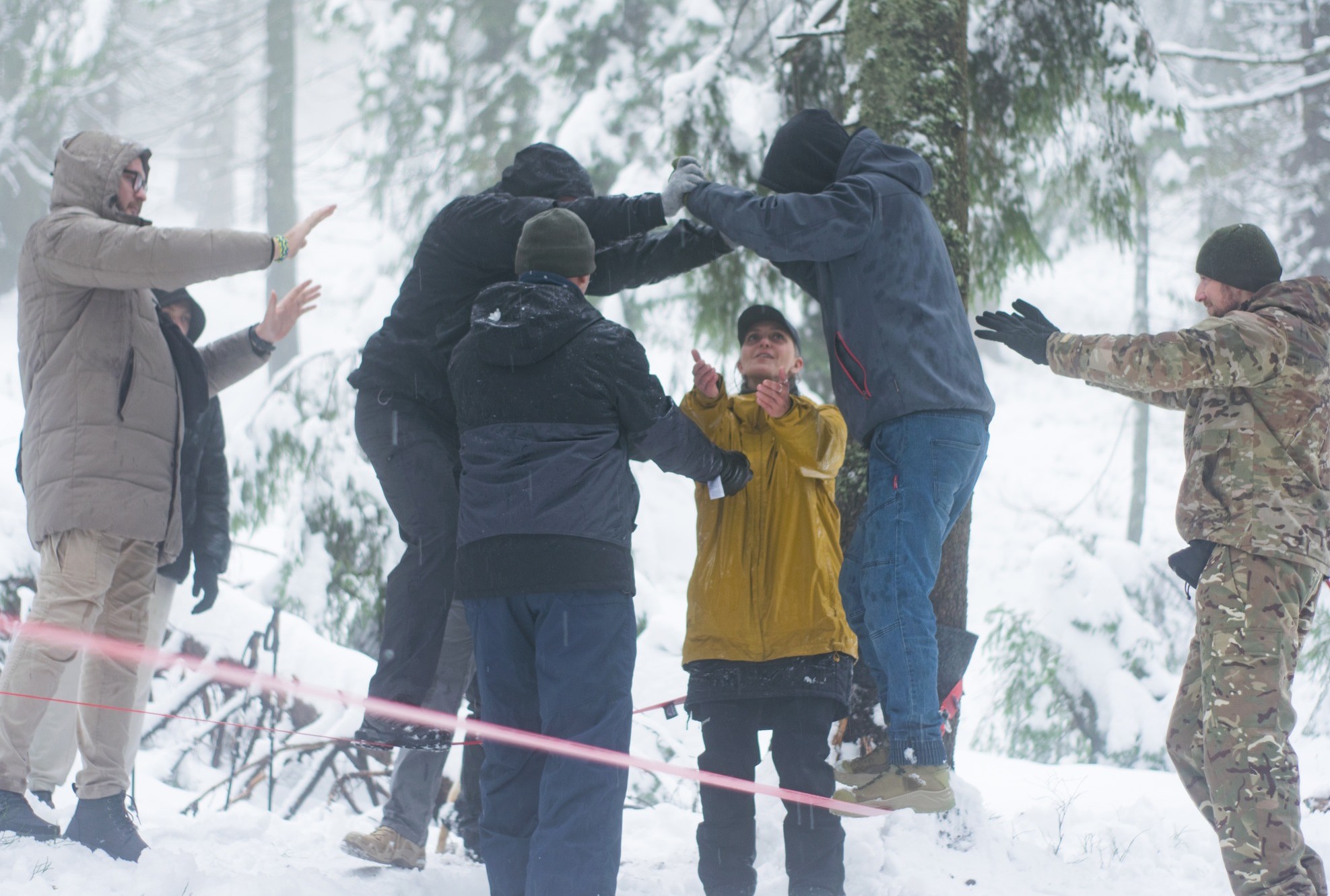 учасники ретриту під час терапевтичних практик