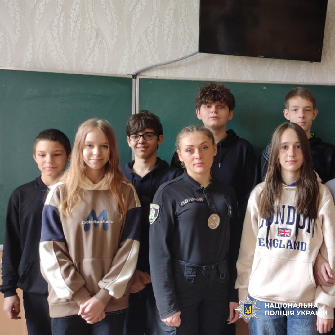 поліцейські Харківщини провели пізнавальну бесіду зі школярами