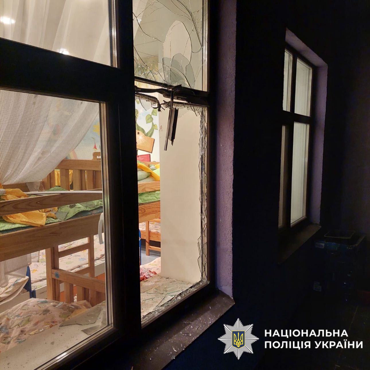 На фотографії зображено наслідки ворожої атаки на столичний регіон.