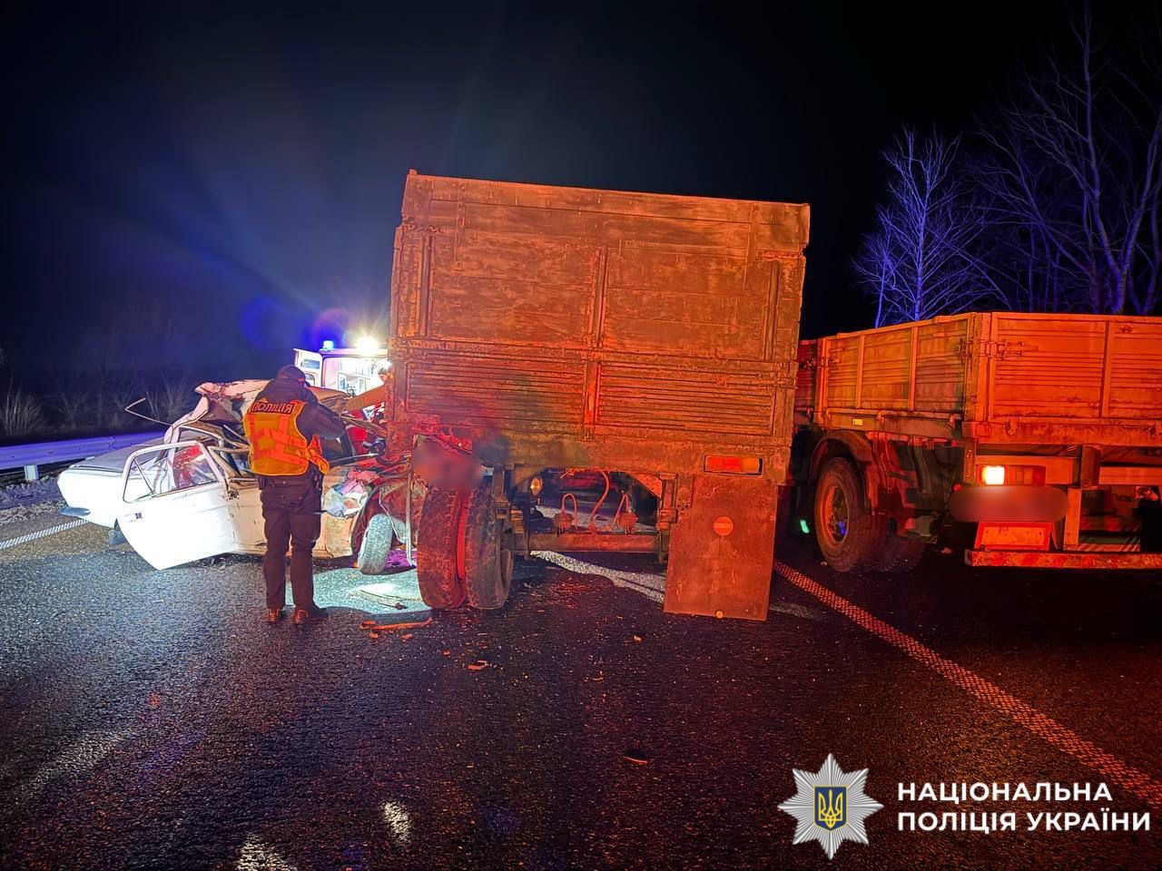 На фотографії зображено автомобілі, які є учасниками ДТП.