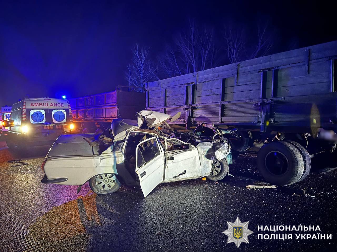 На фотографії зображено автомобілі, які є учасниками ДТП.